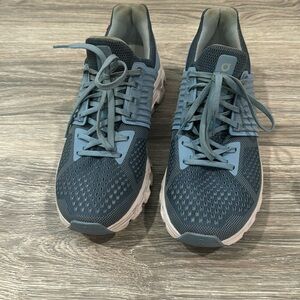 ON Cloudswift sneakers